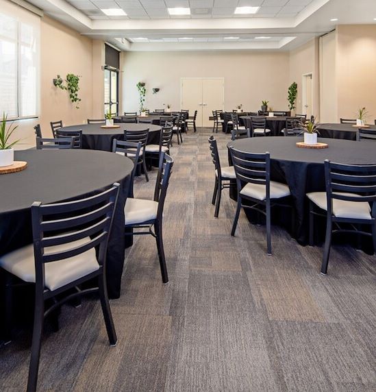 Event Space In Slo Ca Holiday Inn Express Suites Atascadero Holiday Inn Express Suites Atascadero, Round Table Atascadero Ca